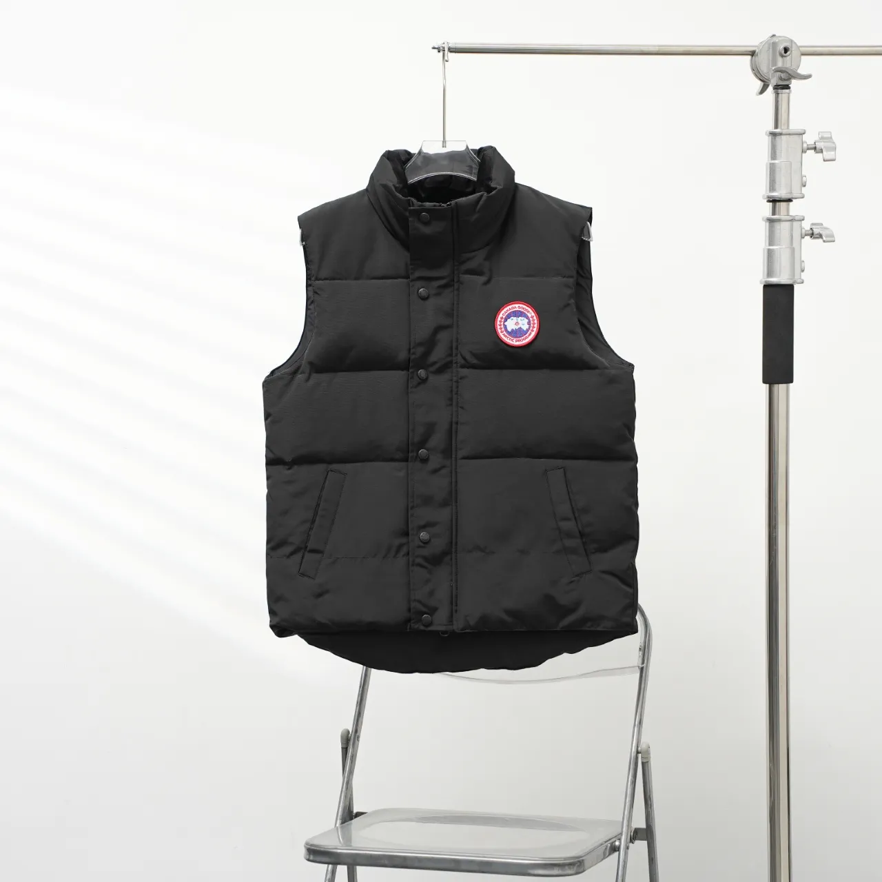 P340 CANADA GOOSE丨Canada Goose slanted pocket stand collar down vest Color: black with red label Size: XS-XXL